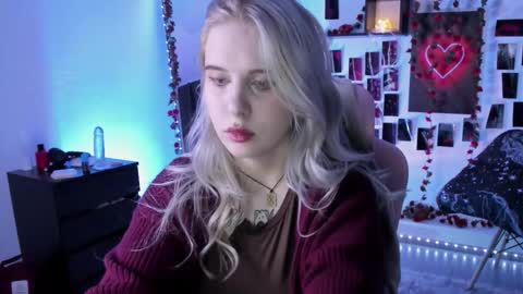 Snapshot of ingannamorte18 chatting on 10/19/25, 04:18 Roki online show from 10/19/25, 04:18