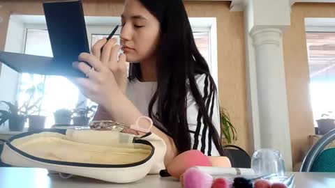 Mia online show from 06/05/26, 11:16