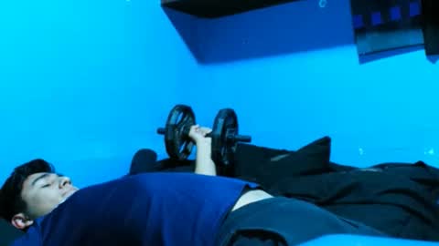 Snapshot of inglesespo89 chatting on 04/21/26, 02:37 Iagust online show from 04/21/26, 02:37