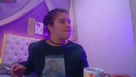 Snapshot of ingrid_casas chatting on 12/06/24, 10:52 Ingrid petite online show from 12/06/24, 10:52