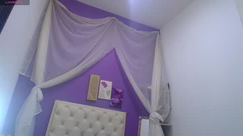 Snapshot of ingrid_casas chatting on 12/07/24, 12:45 Ingrid petite online show from 12/07/24, 12:45