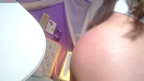 Snapshot of ingrid_casas chatting on 12/12/24, 01:53 Ingrid petite online show from 12/12/24, 01:53