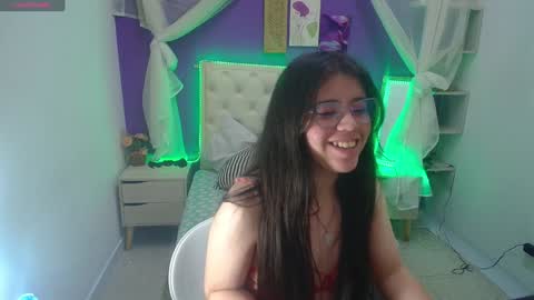 Snapshot of ingrid_casas chatting on 12/12/24, 11:03 Ingrid petite online show from 12/12/24, 11:03