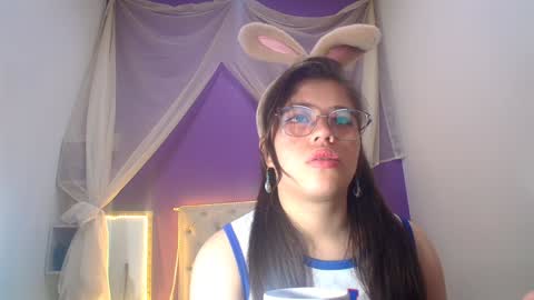Snapshot of ingrid_casas chatting on 12/18/24, 11:30 Ingrid petite online show from 12/18/24, 11:30