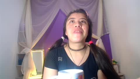 Snapshot of ingrid_casas chatting on 12/20/24, 11:37 Ingrid petite online show from 12/20/24, 11:37