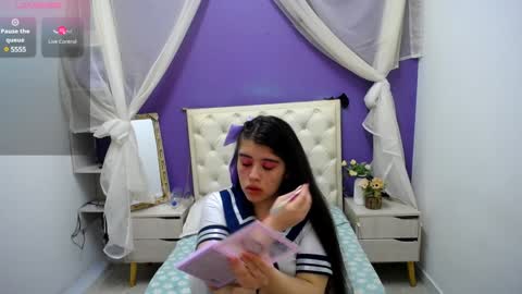 Snapshot of ingrid_casas chatting on 12/31/24, 01:19 Ingrid petite online show from 12/31/24, 01:19