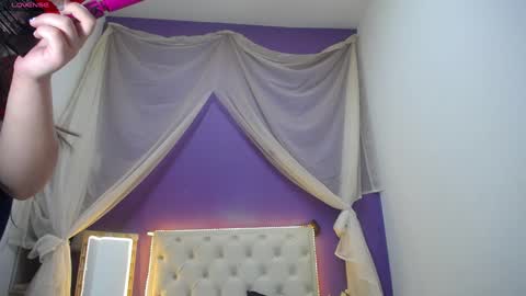 Snapshot of ingrid_casas chatting on 01/16/25, 11:59 Ingrid petite online show from 01/16/25, 11:59