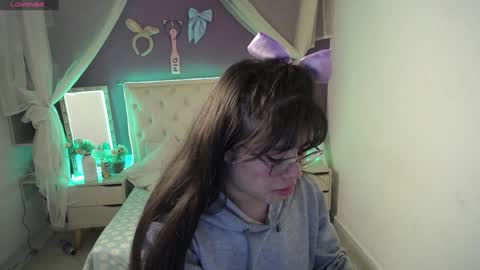 Snapshot of ingrid_casas chatting on 01/22/25, 04:34 Ingrid petite online show from 01/22/25, 04:34