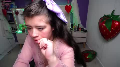 Snapshot of ingrid_casas chatting on 02/17/25, 11:53 Ingrid petite online show from 02/17/25, 11:53