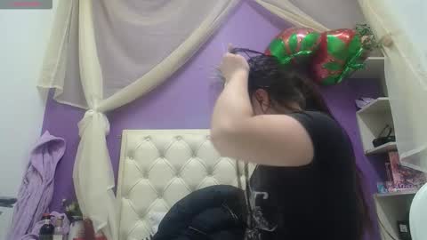 Snapshot of ingrid_casas chatting on 09/12/25, 09:59 Ingrid petite online show from 09/12/25, 09:59