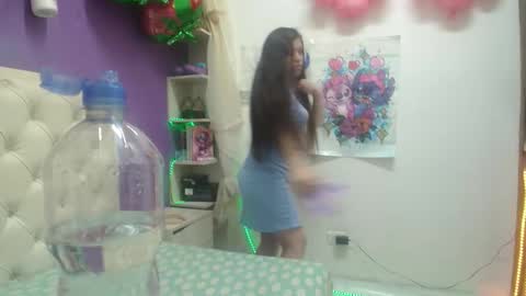 Snapshot of ingrid_casas chatting on 10/07/25, 08:39 Ingrid petite online show from 10/07/25, 08:39