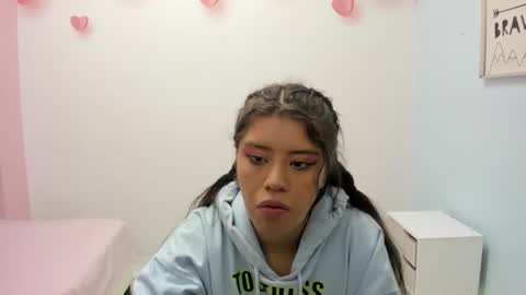 Snapshot of ingrid_casas chatting on 10/11/25, 01:53 Ingrid petite online show from 10/11/25, 01:53