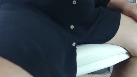 Snapshot of injmolder2 chatting on 10/11/25, 02:37 Hanging Out online show from 10/11/25, 02:37