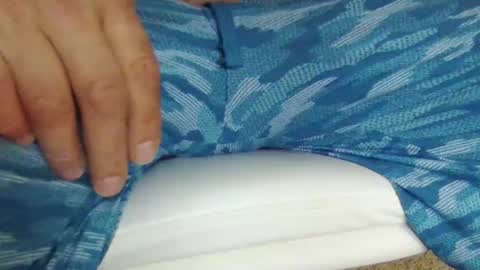 Snapshot of injmolder2 chatting on 12/04/25, 12:53 Hanging Out online show from 12/04/25, 12:53