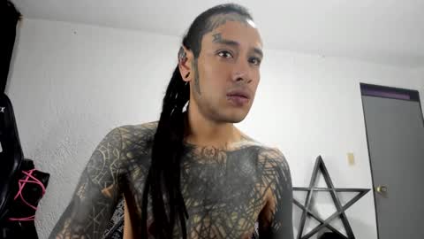 Snapshot of ink_u_buzz chatting on 01/08/25, 11:43 Dani online show from 01/08/25, 11:43