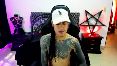 Snapshot of ink_u_buzz chatting on 02/01/25, 03:39 Dani online show from 02/01/25, 03:39