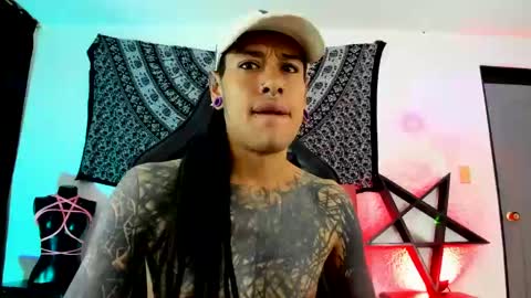 Snapshot of ink_u_buzz chatting on 02/02/25, 04:59 Dani online show from 02/02/25, 04:59