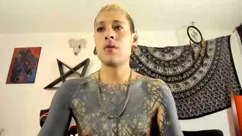 Snapshot of ink_u_buzz chatting on 10/18/25, 02:40 Dani online show from 10/18/25, 02:40