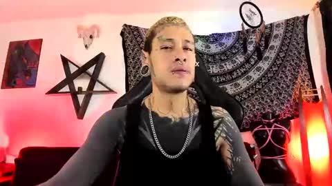 Snapshot of ink_u_buzz chatting on 10/26/25, 02:56 Dani online show from 10/26/25, 02:56