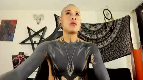 Snapshot of ink_u_buzz chatting on 11/28/25, 08:00 Dani online show from 11/28/25, 08:00