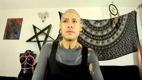 Snapshot of ink_u_buzz chatting on 12/01/25, 12:04 Dani online show from 12/01/25, 12:04