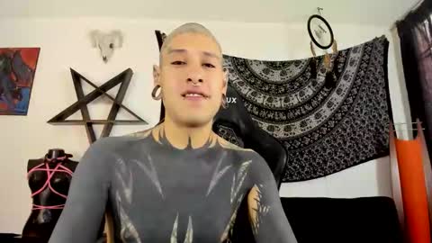 Snapshot of ink_u_buzz chatting on 12/02/25, 02:12 Dani online show from 12/02/25, 02:12