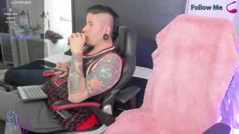 Snapshot of inkedsinners_ chatting on 06/04/26, 04:02 inkedsinners_ online show from 06/04/26, 04:02
