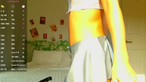 Snapshot of innnerlight chatting on 04/21/26, 01:07 Mila Reef online show from 04/21/26, 01:07