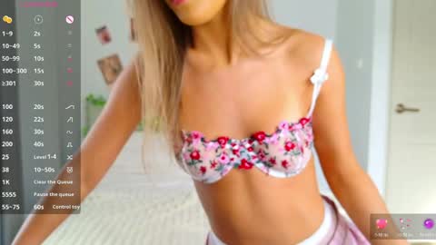 Snapshot of innnerlight chatting on 05/12/26, 01:03 Mila Reef online show from 05/12/26, 01:03