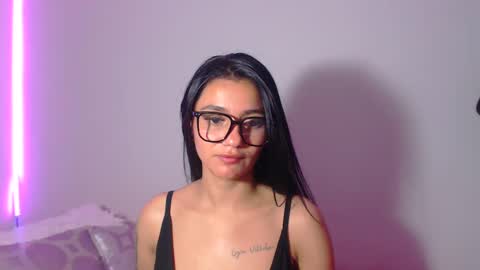 Snapshot of innocent_fox chatting on 09/17/25, 03:52 Abril online show from 09/17/25, 03:52