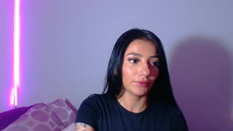 Snapshot of innocent_fox chatting on 02/13/26, 03:24 Abril online show from 02/13/26, 03:24