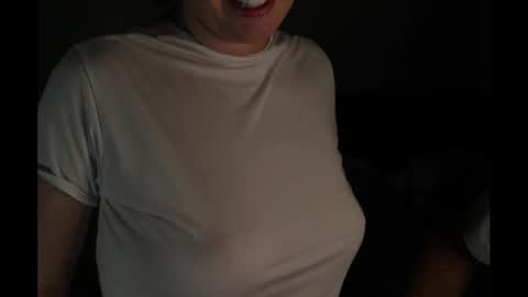 Snapshot of innocentisla chatting on 01/23/25, 06:28 innocentisla online show from 01/23/25, 06:28