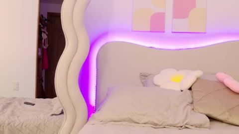 Snapshot of innocentlady_ chatting on 04/23/26, 01:18 SELENA online show from 04/23/26, 01:18