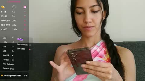 Laroa online show from 11/14/25, 08:29