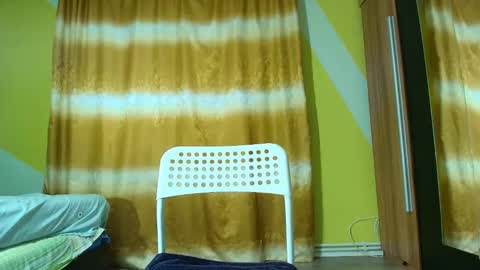 Snapshot of insanephisique chatting on 10/08/25, 05:38 insanephisique online show from 10/08/25, 05:38