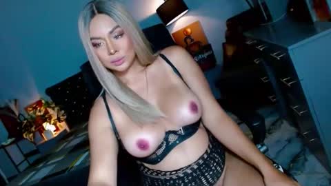Snapshot of insatiable_queen16 chatting on 05/29/26, 07:34 insatiable_queen16 online show from 05/29/26, 07:34