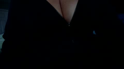 Snapshot of insatiablecpl333 chatting on 01/22/25, 01:32 InsatiableCpl333 online show from 01/22/25, 01:32