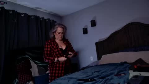 Snapshot of insatiablecpl333 chatting on 03/26/26, 04:12 InsatiableCpl333 online show from 03/26/26, 04:12