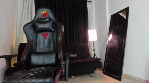 Snapshot of insolemnia chatting on 03/25/26, 03:34 Brayan Chavez online show from 03/25/26, 03:34