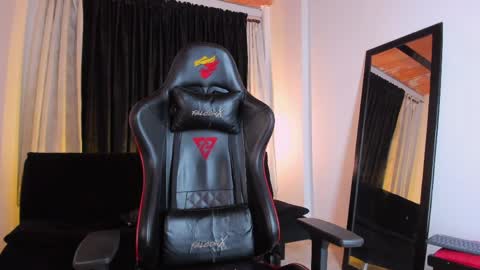 Snapshot of insolemnia chatting on 04/07/26, 02:01 Brayan Chavez online show from 04/07/26, 02:01