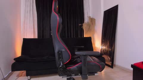 Snapshot of insolemnia chatting on 04/11/26, 07:45 Brayan Chavez online show from 04/11/26, 07:45