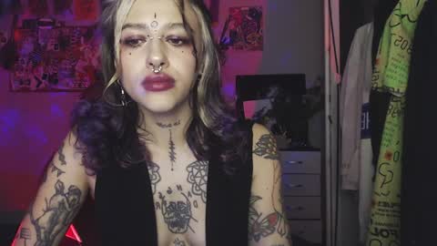 Snapshot of insunnity666 chatting on 12/08/24, 08:04 Insunnity666 online show from 12/08/24, 08:04