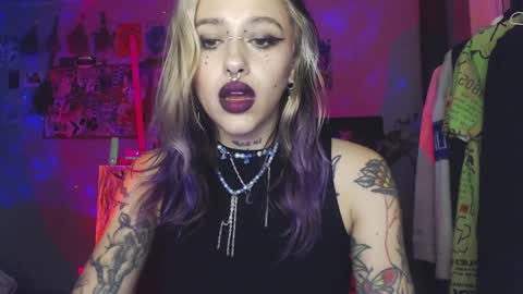 Snapshot of insunnity666 chatting on 12/12/24, 10:31 Insunnity666 online show from 12/12/24, 10:31