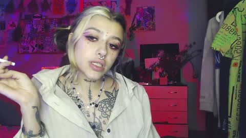 Snapshot of insunnity666 chatting on 12/16/24, 10:03 Insunnity666 online show from 12/16/24, 10:03