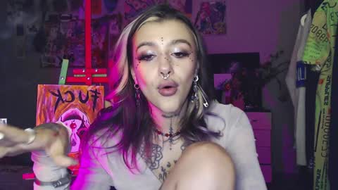 Snapshot of insunnity666 chatting on 12/25/24, 01:10 Insunnity666 online show from 12/25/24, 01:10