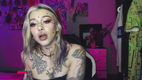 Snapshot of insunnity666 chatting on 12/29/24, 03:13 Insunnity666 online show from 12/29/24, 03:13