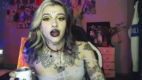 Snapshot of insunnity666 chatting on 01/13/25, 10:03 Insunnity666 online show from 01/13/25, 10:03