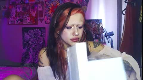 Snapshot of insunnity666 chatting on 10/02/25, 08:43 Insunnity666 online show from 10/02/25, 08:43