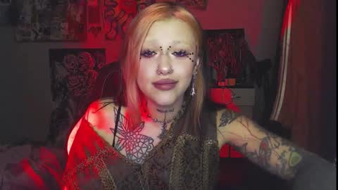 Snapshot of insunnity666 chatting on 10/11/25, 07:01 Insunnity666 online show from 10/11/25, 07:01