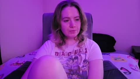 Snapshot of internetfairy_xo chatting on 11/01/25, 03:52 Faye online show from 11/01/25, 03:52